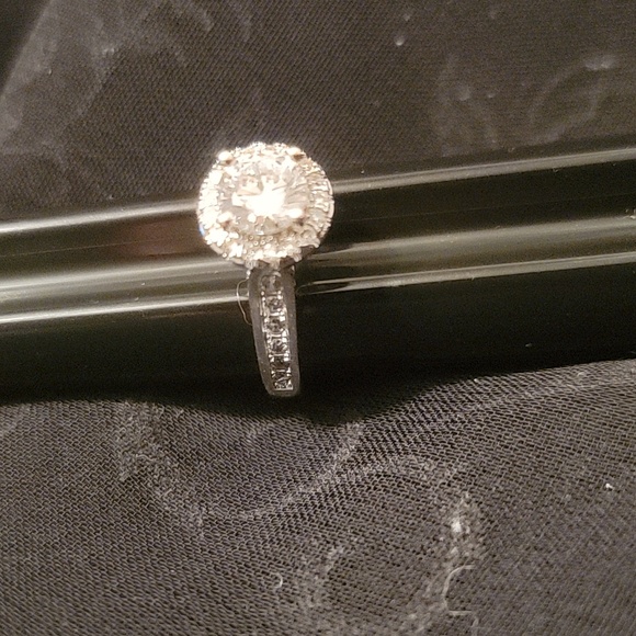 Halo Ring - Picture 5 of 11